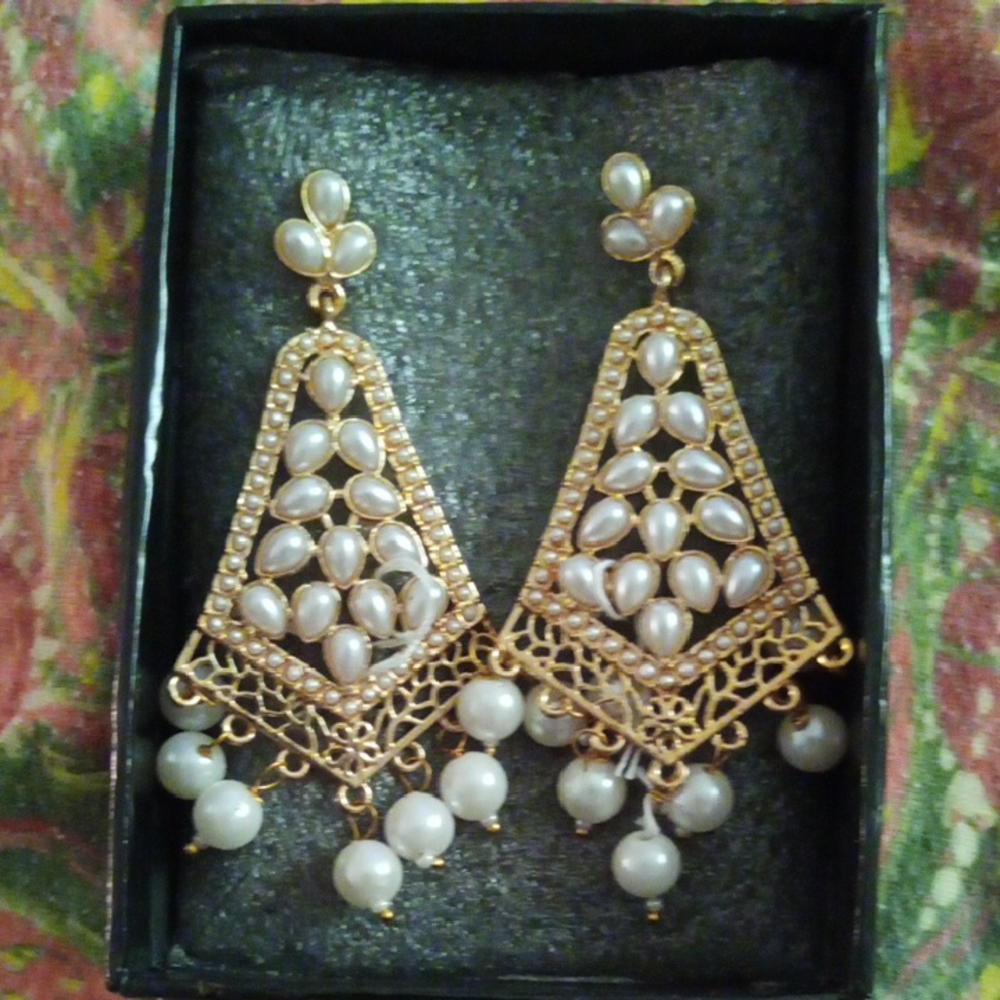 Elegant Gold and Pearl Drop Earrings